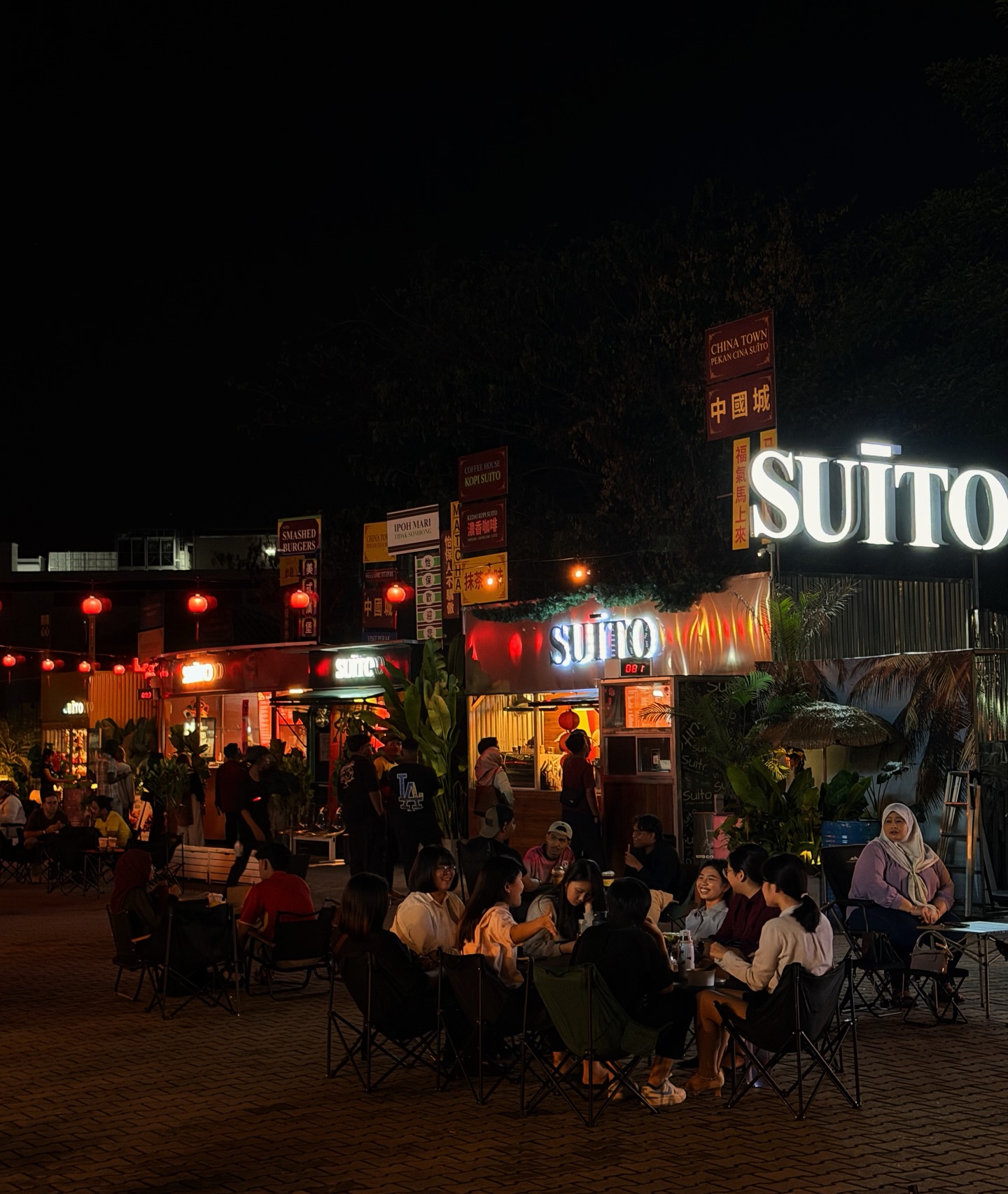 Friends gathered at Suito Cafe